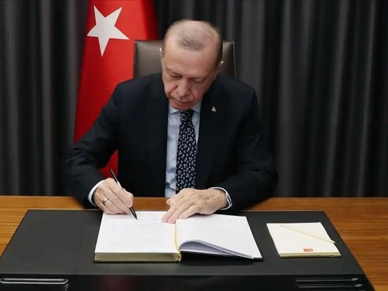 RAPOR CUMHURBAŞKANI ERDOĞAN'IN MASASINDA İMZAYI BEKLİYOR!