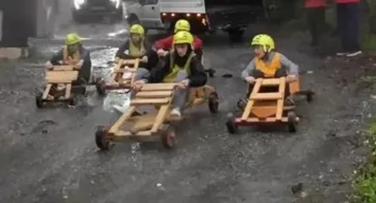 RİZE'DE SAĞANAK YAĞMUR ALTINDA "LAZ RALLİ" YARIŞMASI YAPILD!