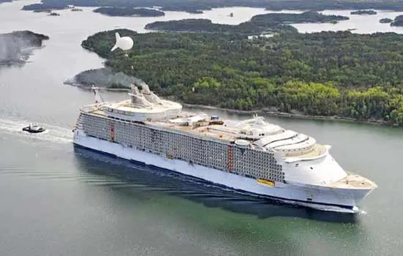 YOLCU GEMİSİ İLE TATİLE ÇIKAN YAŞLI KADIN ISSIZ ADADA  UNUTULDU!