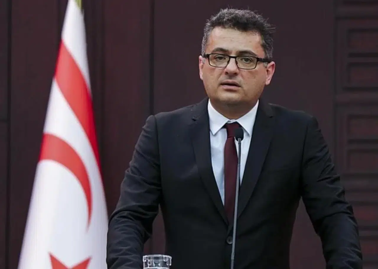 KKTC'DE YENİ CUMHURBAŞKANI BÜYÜK OY FARKIYLA TUFAN ERHÜRMAN  OLDU!