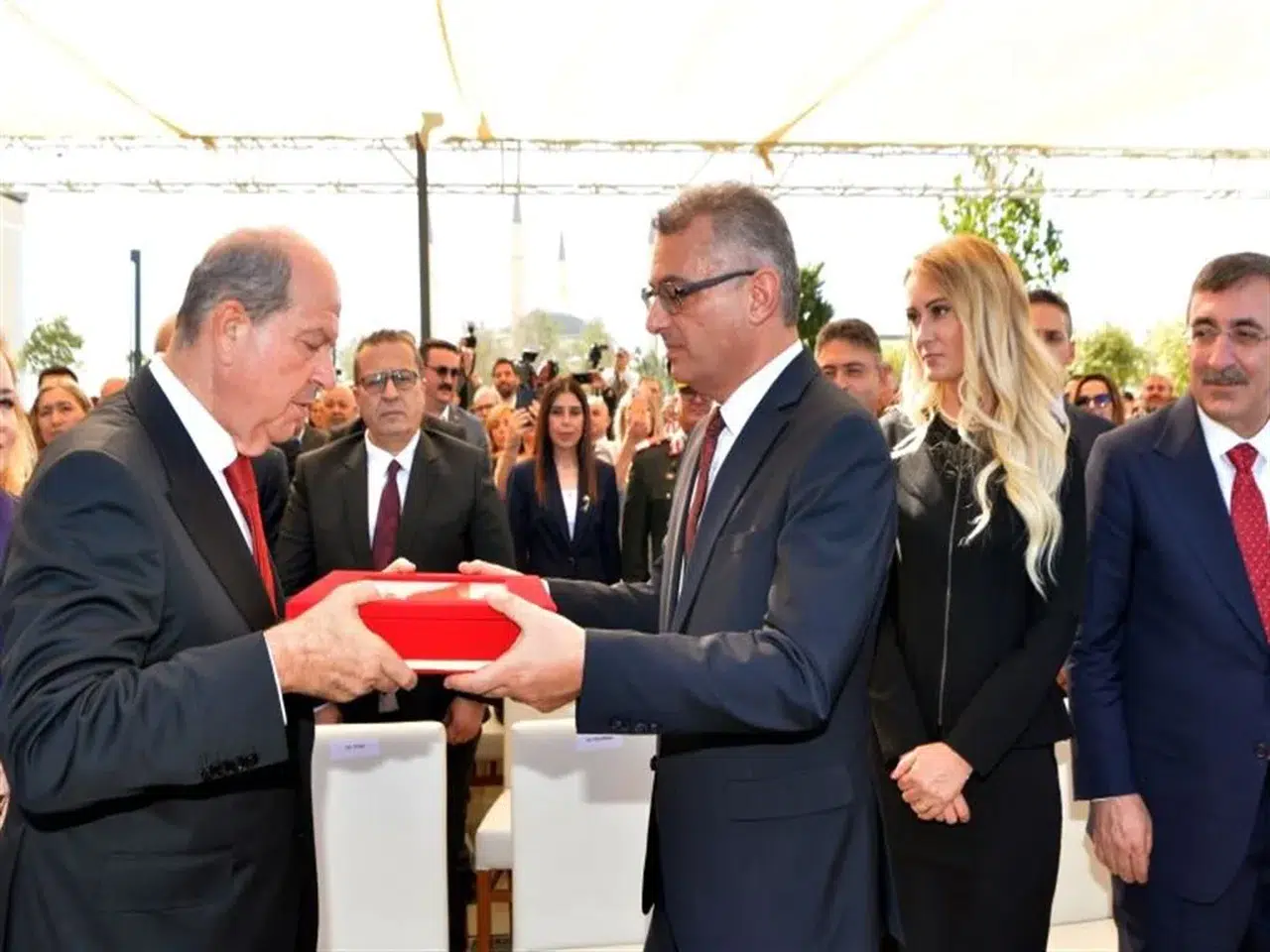 KKTC'DE TUFAN ERHÜRMAN GÖREVİ ERSİN TATAR'DAN DEVRALDI!