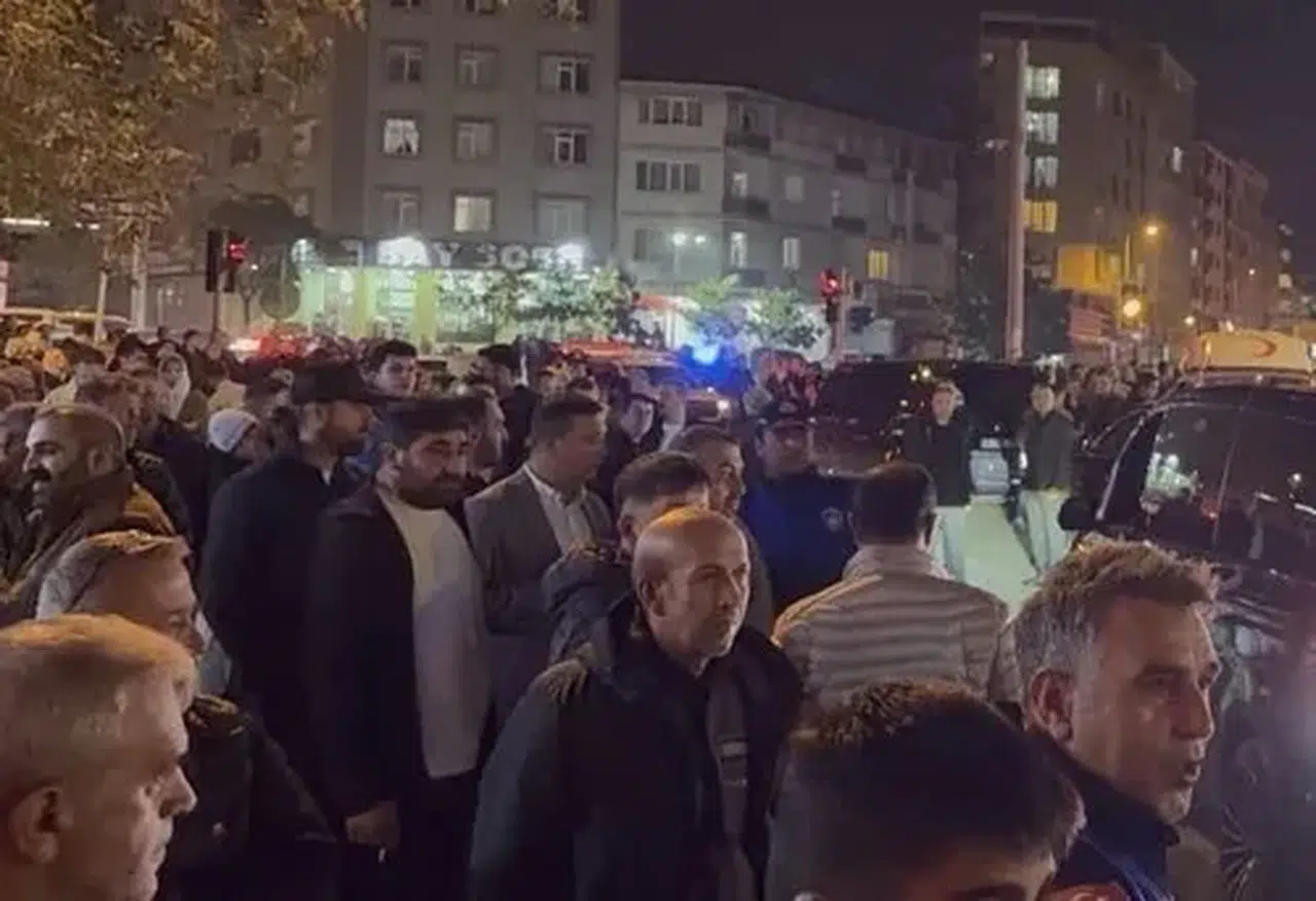 GEBZE'DE ÇÖKEN BİNANIN YAKININDAKİ 12 BİNA TEDBİR AMAÇLI BOŞALTILDI!