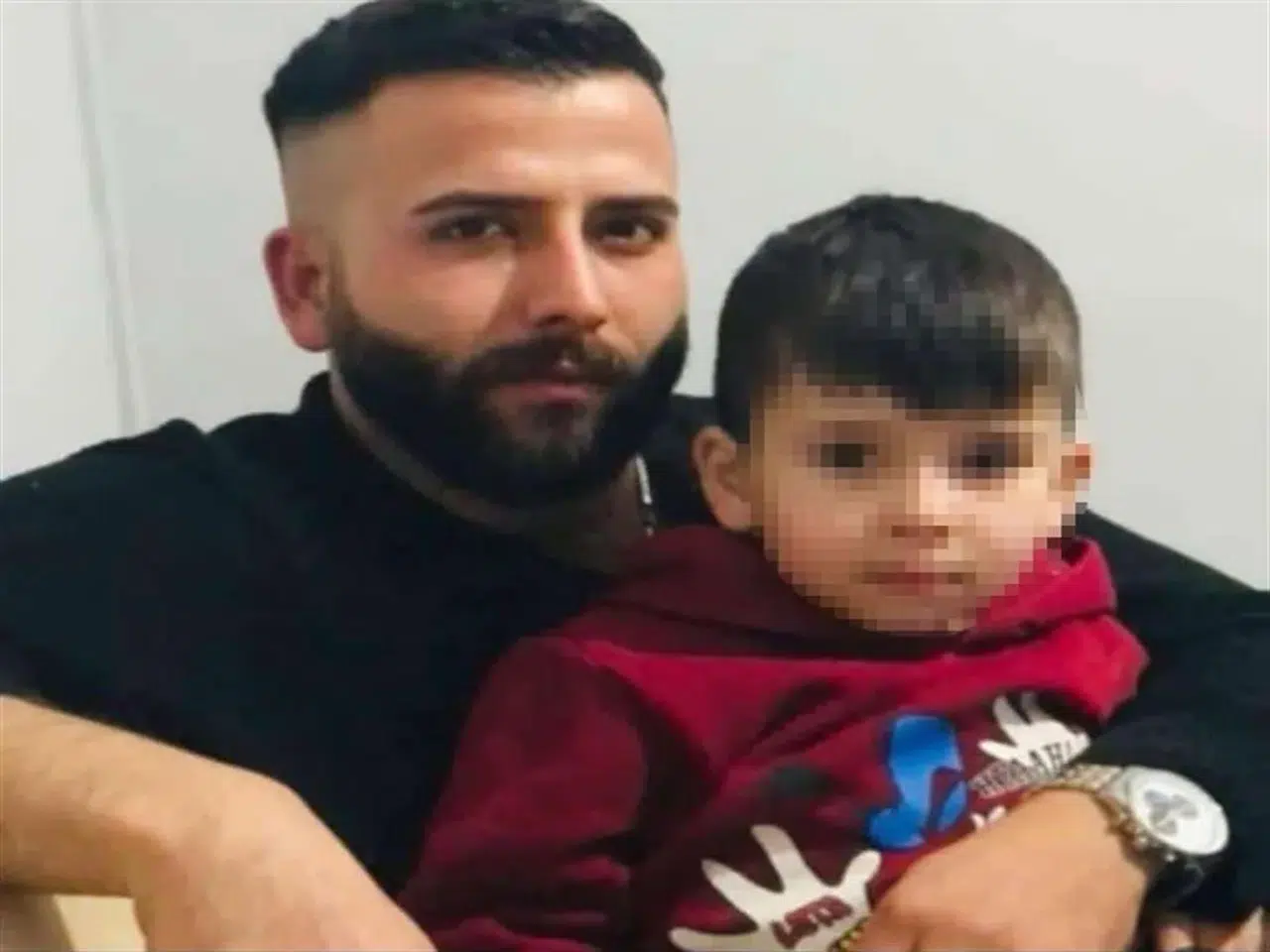 ESENYURT'TA AKRABALAR BIÇAKLARLA BİRBİRİNE GİRDİ:1 ÖLÜ 4 YARALI VAR!