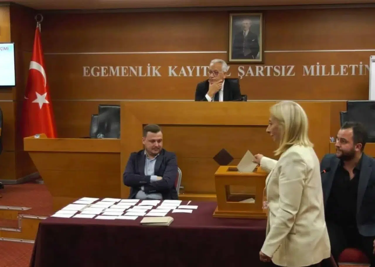 BAYRAMPAŞA'DA SEÇİMİ CUMHUR İTTİFAKI ADAYI İBRAHİM AKIN KAZANDI!