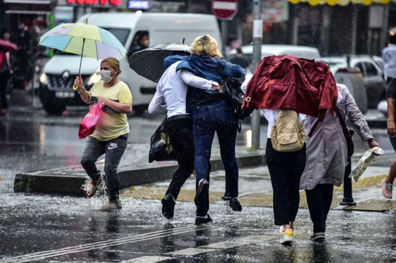 METEOROLOJİ 5 GÜNLÜK SAĞNAK YAĞMUR İÇİN UYARIDA BULUNDU!