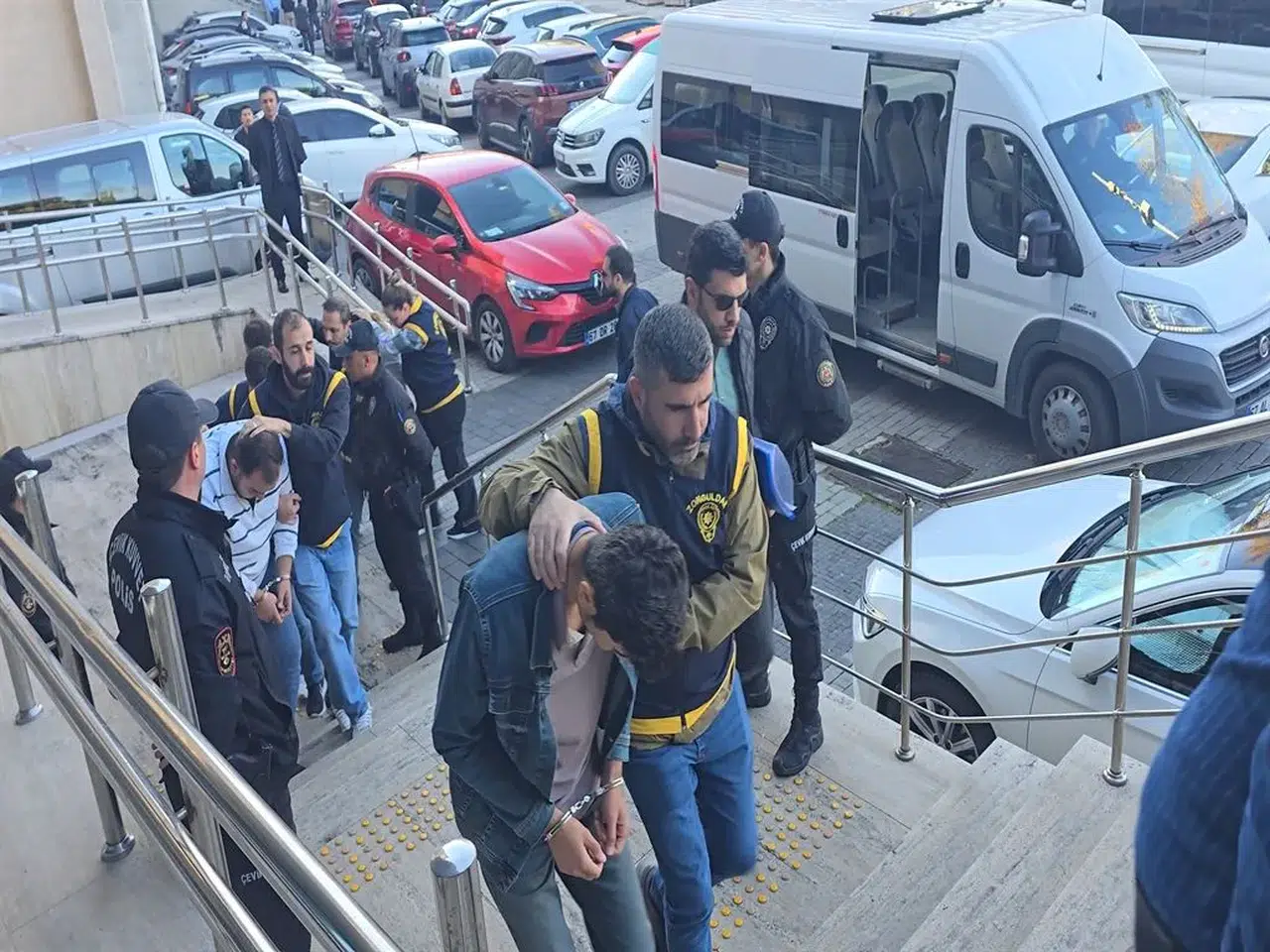 EMEKLİ MADENCİYE CİNSEL İSTİSMAR  TUZAĞI KURAN ÇETE YAKALAND!