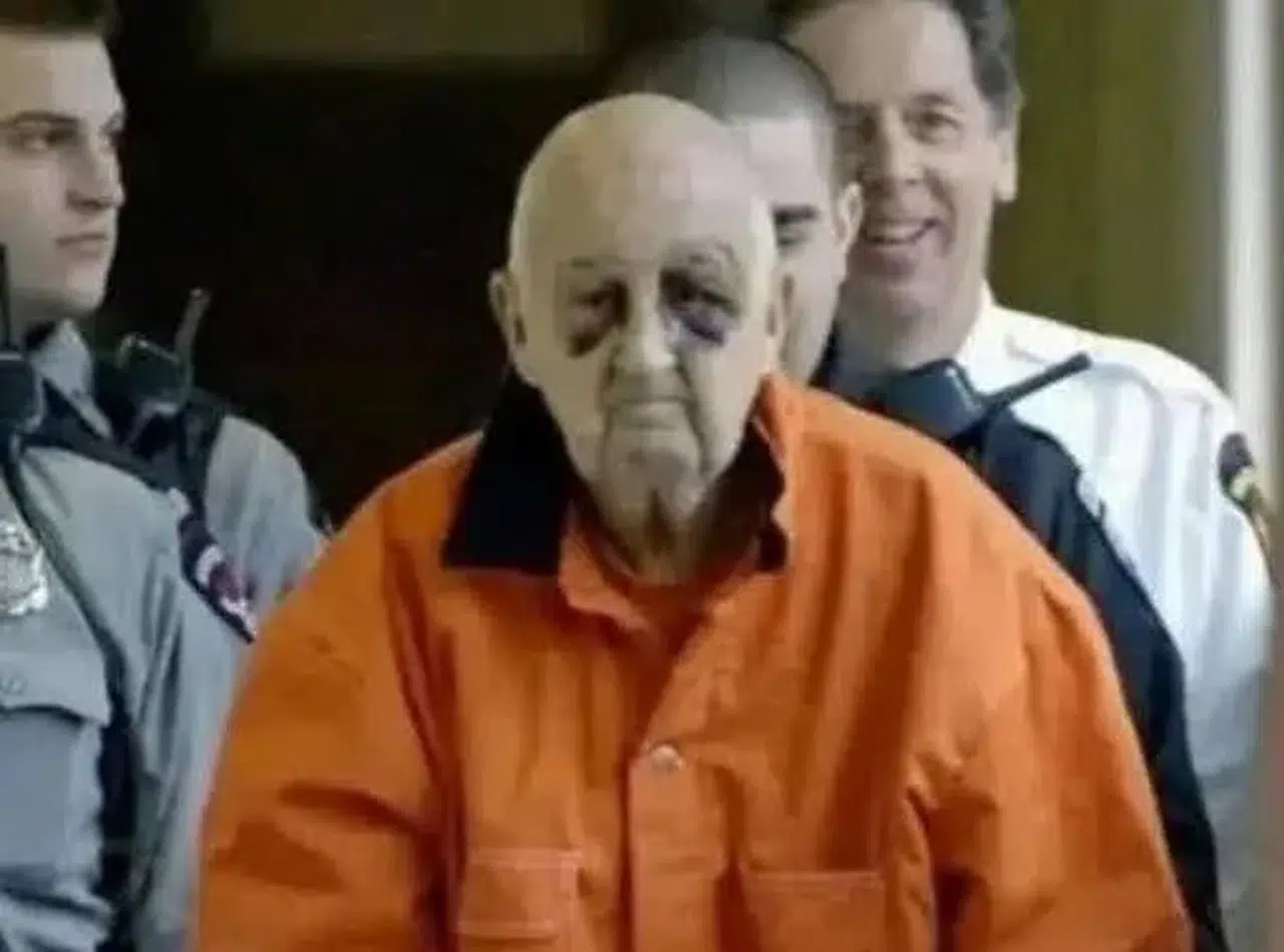 DÜNYANIN EN UZUN SÜRE CEZAEVİNDE KALAN ADAMI 94 YAŞINDA ÇIKTI!
