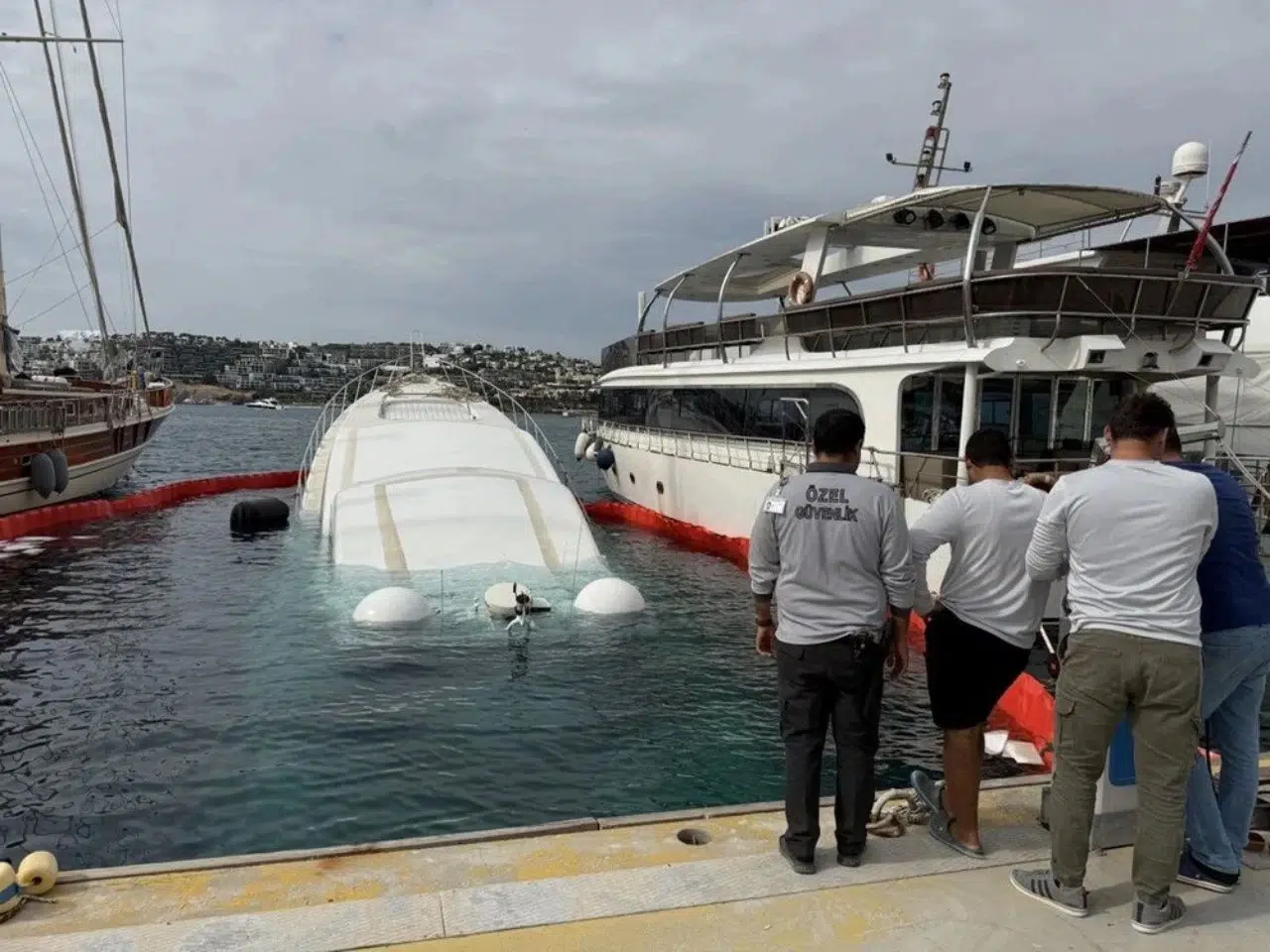 BODRUM'DA 40 MİLYON TL'LİK LÜKS YAT SULARA GÖMÜLDÜ!