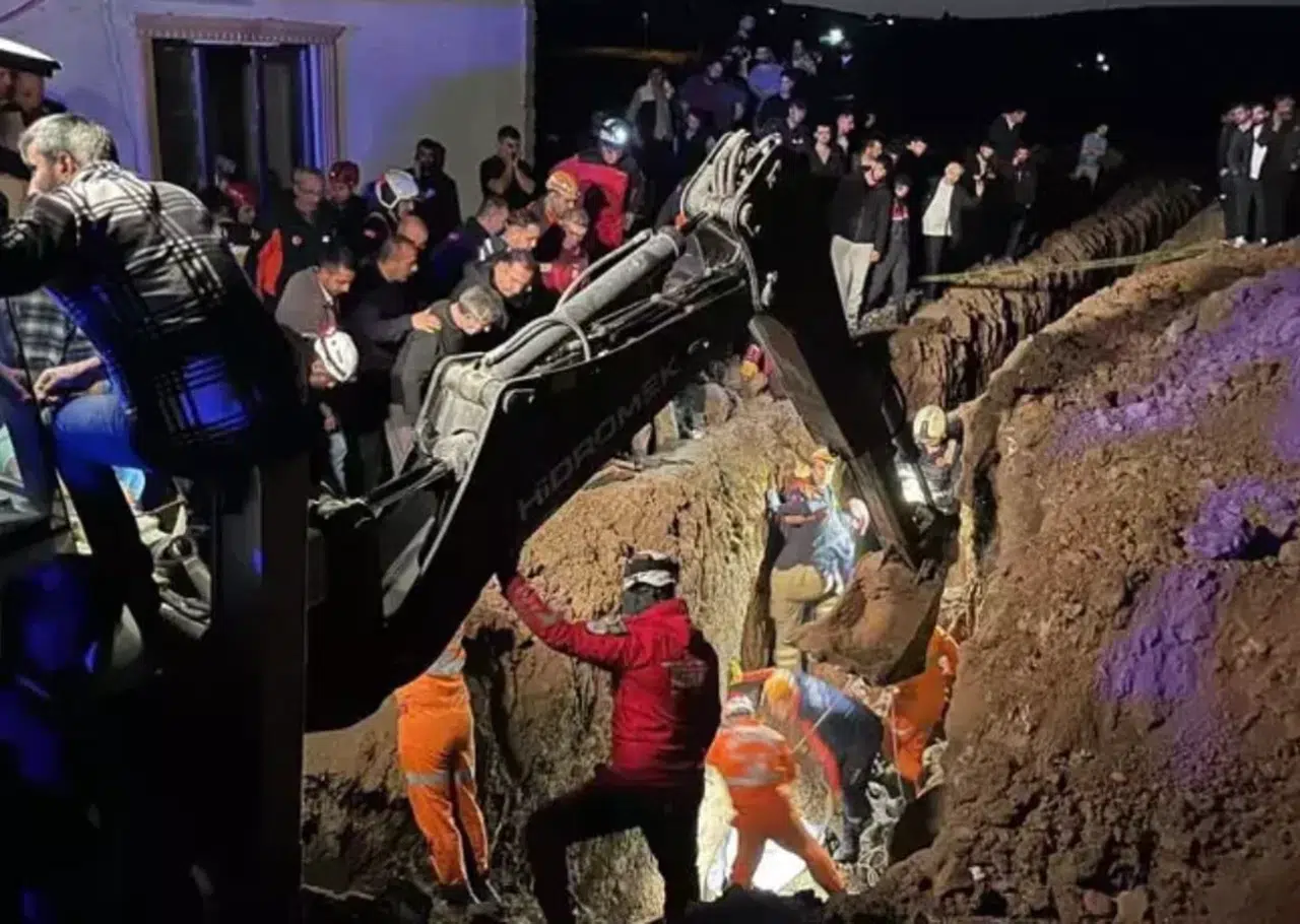 MUDANYA’DA GÖÇÜK MEYDANA GELDİ! İKİ KİŞİ HAYATINI KAYBETTİ!