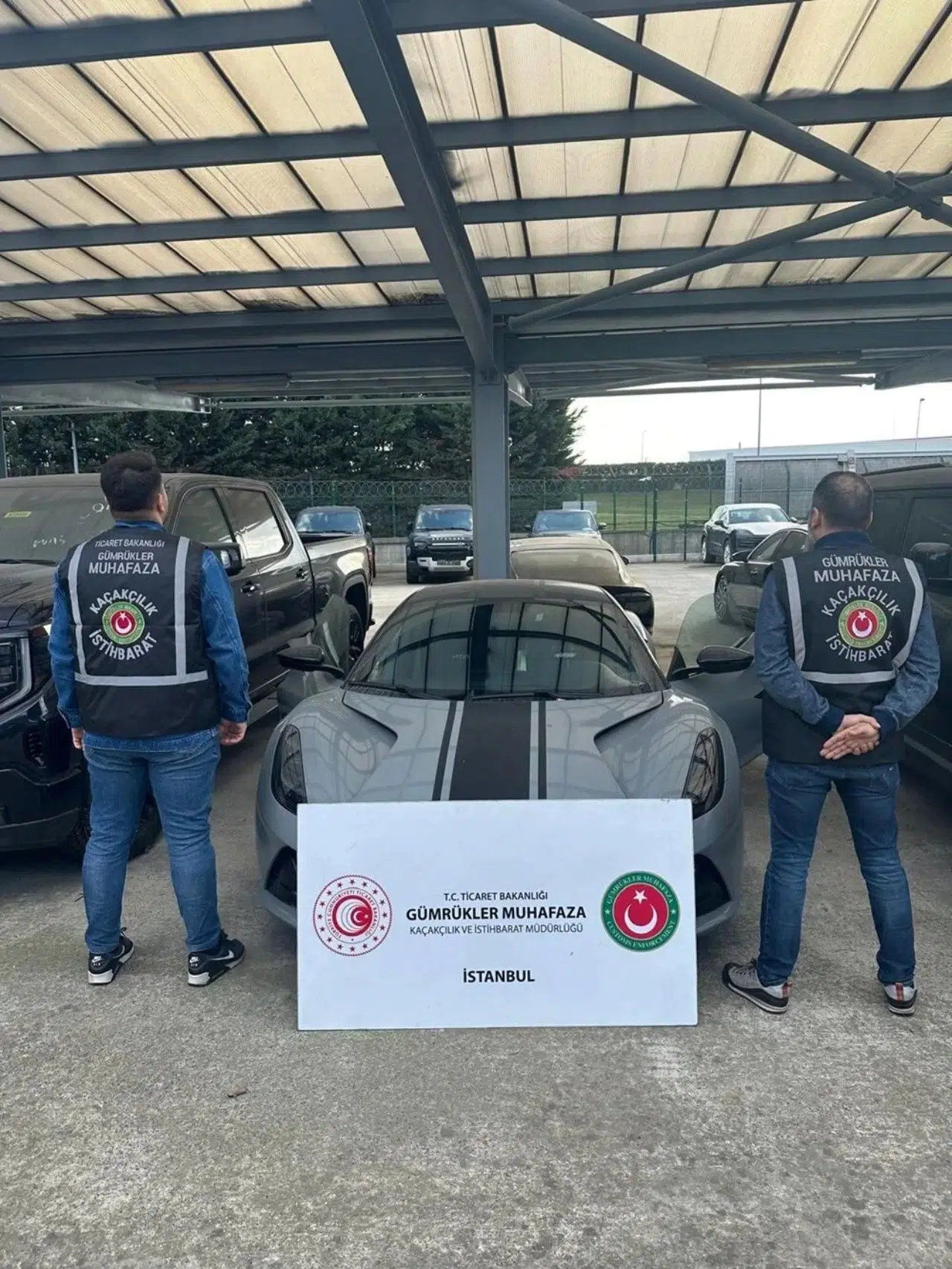SAHTE FATURA İLE DEĞERİ DÜŞÜRÜLEN 10 ADET LÜKS OTOMOBİL KİMLERİN?