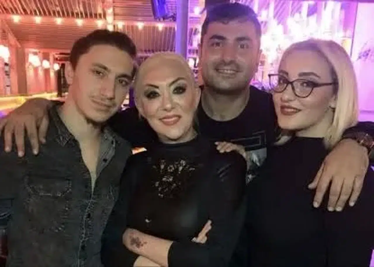 SANATÇI GÜLLÜ KIZINA “EVE GELİRSEN KADES’E BASARIM!” DEDİ!