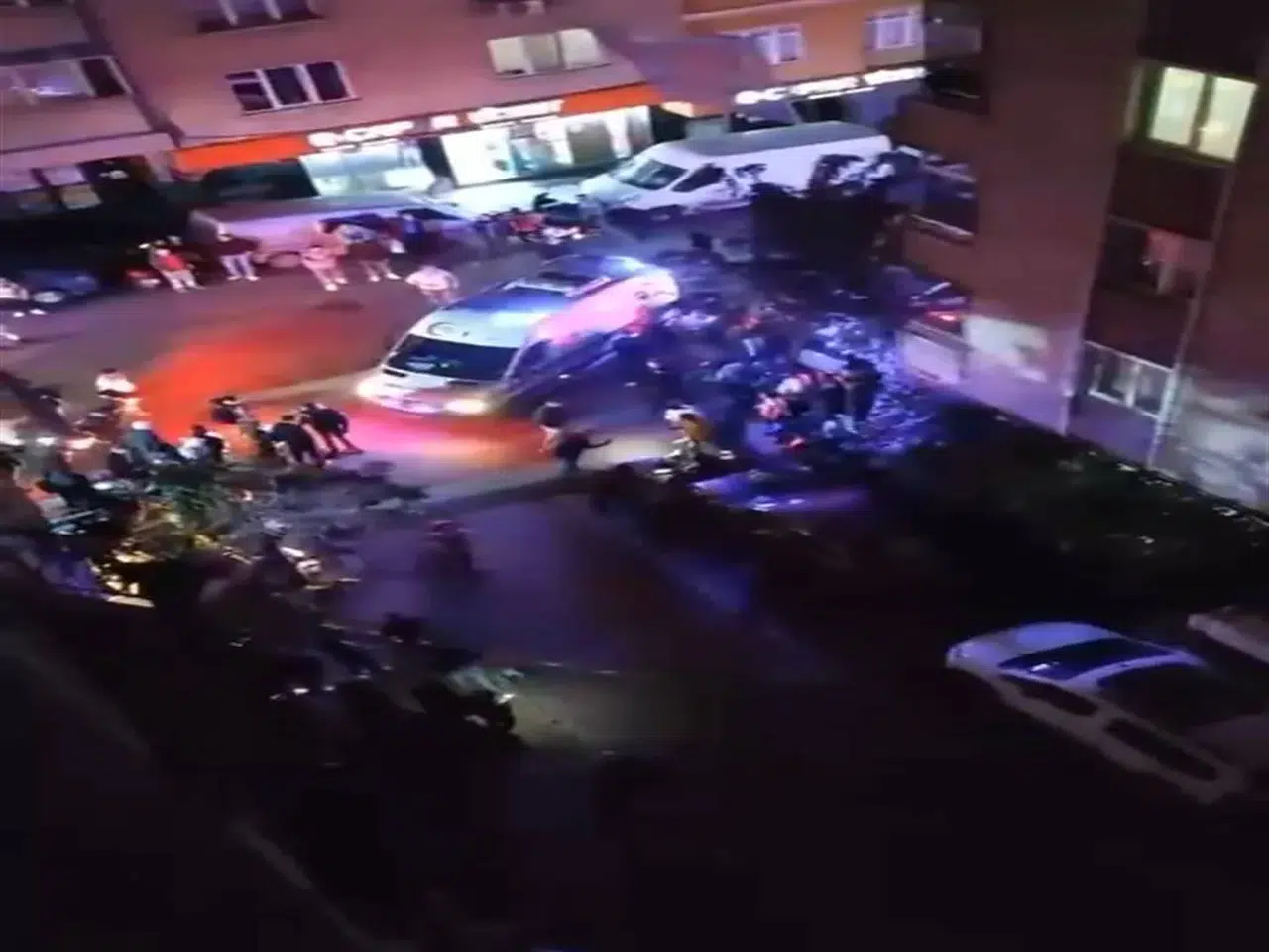 BAHÇELİEVLER'DE BİR KİŞİYE YAPILAN SİLAHLI SALDIRIDA ÜÇ KİŞİ YARALANDI!