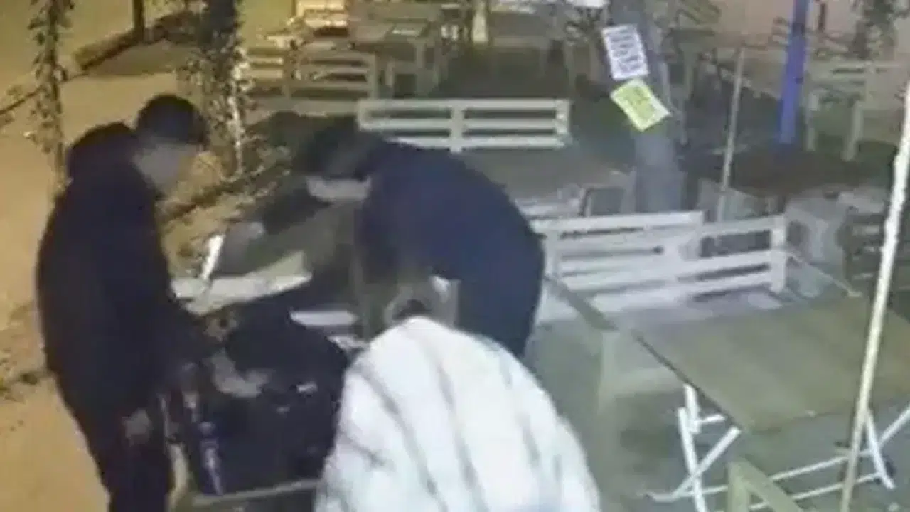 CAFEDE KIZ KARDEŞİNİN BAŞINA SİLAH DAYAYAN AĞABEYİ GÖZALTINDA!