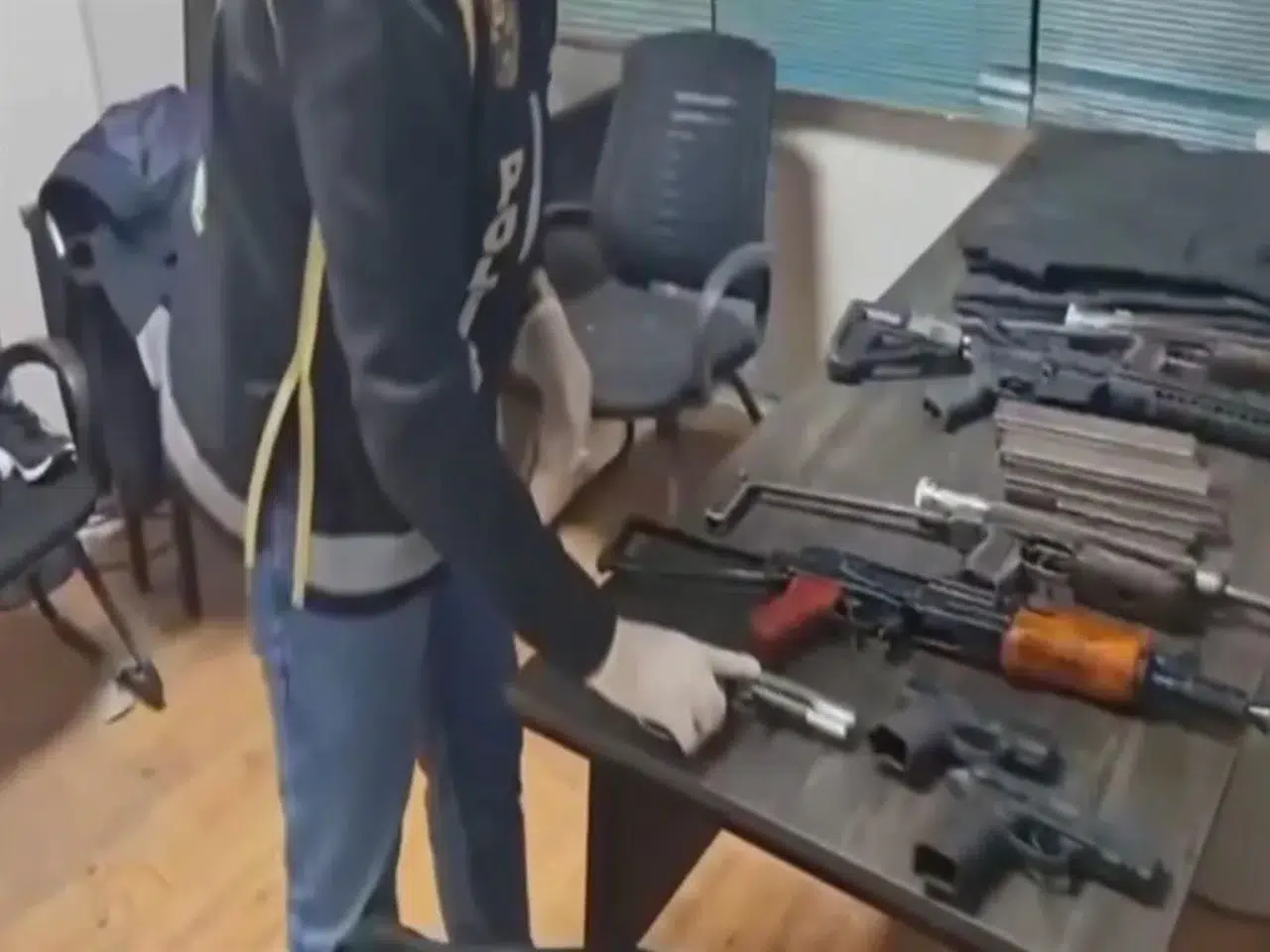 BAHÇELİEVLER'DE POLİSİN DİKKATİ VAHİM SİLAHLI ÇETEYİ ÇÖKERTTİ!