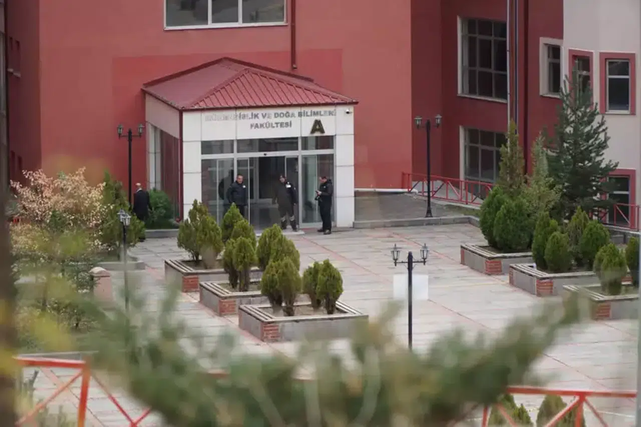 REHİNECİ İKNA EDİLMEYE ÇALIŞILIYOR! KESKİN NİŞANCILAR HAZIR BEKLİYOR!