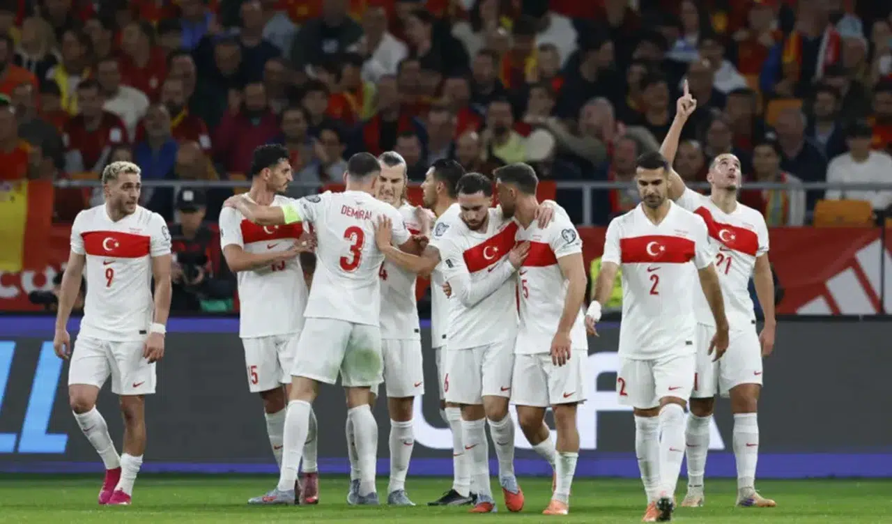 İSPANYA’YI ELİMİZDEN KAÇIRDIK! İKİ GOL İLE HAVA ATTIK! 2-2