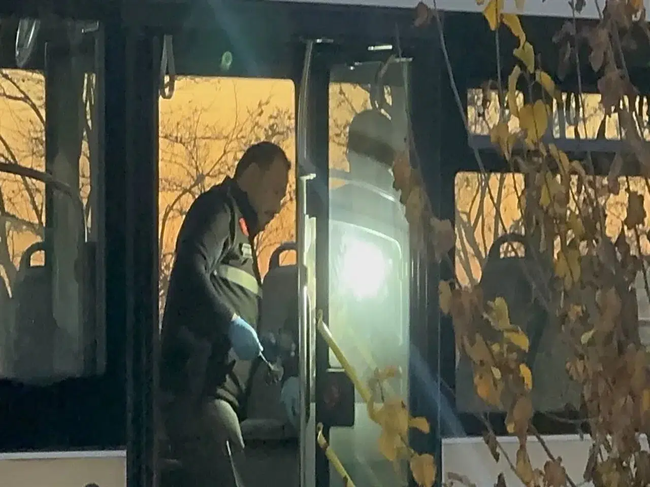 BELEDİYE OTOBÜSÜNDE EŞİNİN GÖZLERİ ÖNÜNDE ÖLDÜRÜLDÜ!