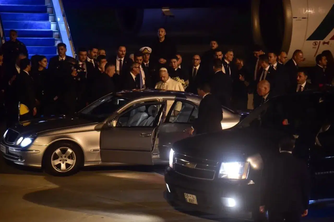 PAPA 14.LEO ANKARA’DAN İSTANBUL’A GELDİ!PAPA’YI VALİ GÜL KARŞILADI!