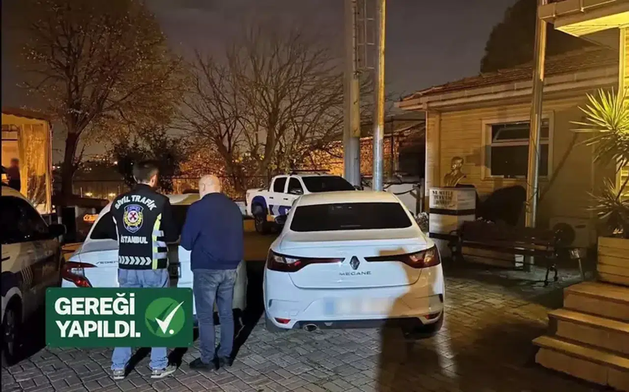 TRAFİKDE ARAÇTAN İNEN VE TARTIŞANLARA GÖZ AÇTIRILMIYOR!