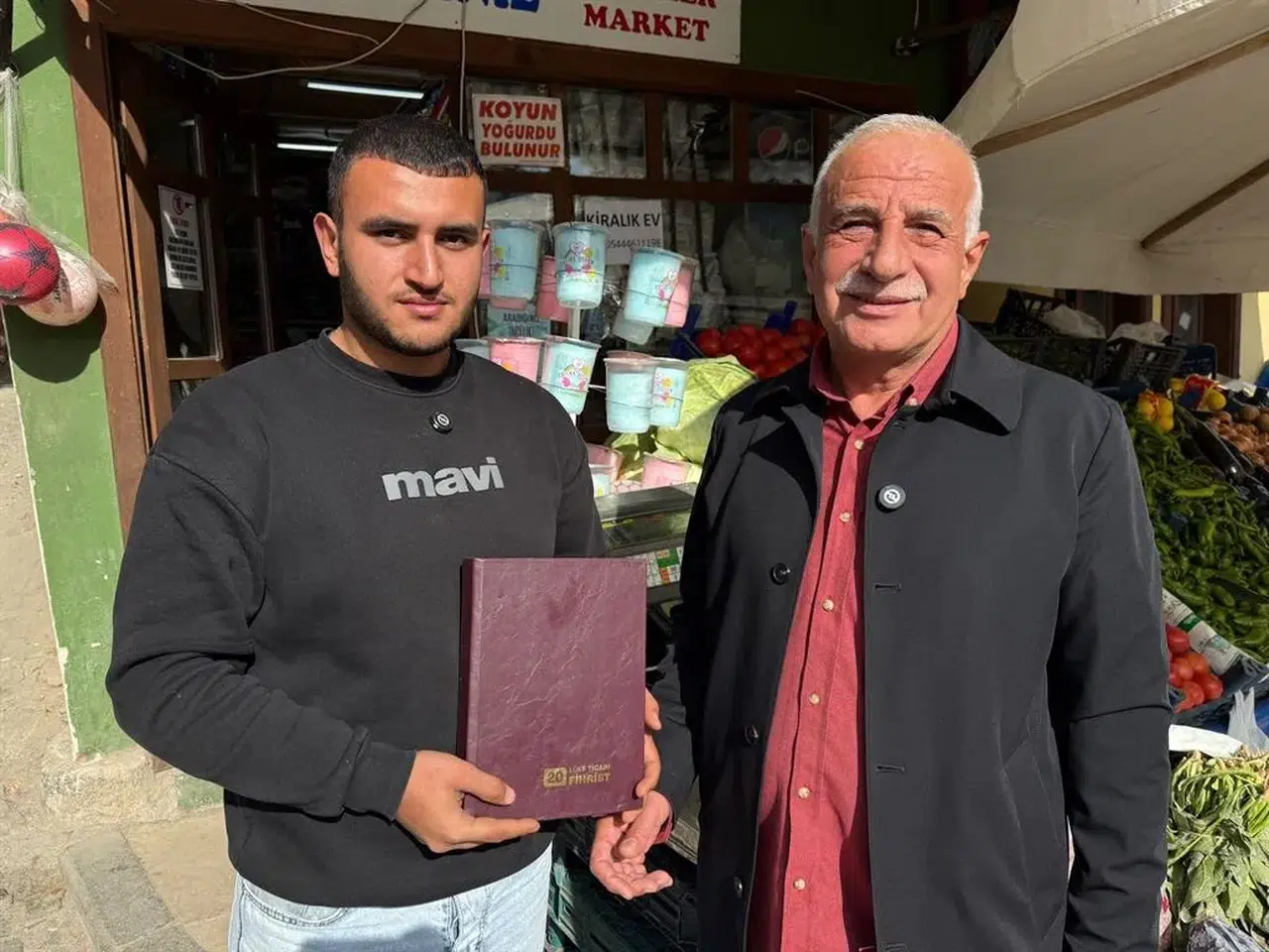 HAYIRSEVER İŞ İNSANI MAHALLENİN BAKKAL BORCUNU KAPATTI!