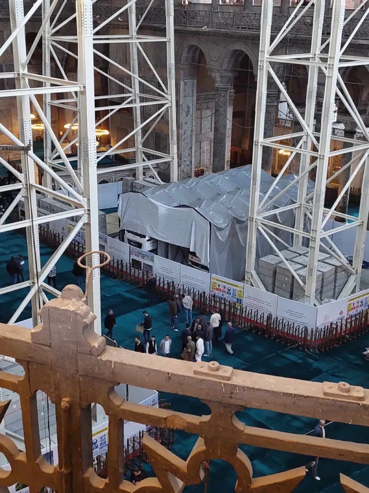 AYASOFYA CAMİİ’NDE KAMYON GÖRÜNTÜLERİ NE ANLAMA GELİYOR?