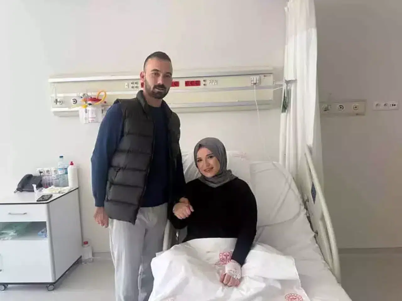 24 HAFTALIK BEBEĞE ANNE KARNINDA OMURİLİK AMELİYATI YAPILDI!