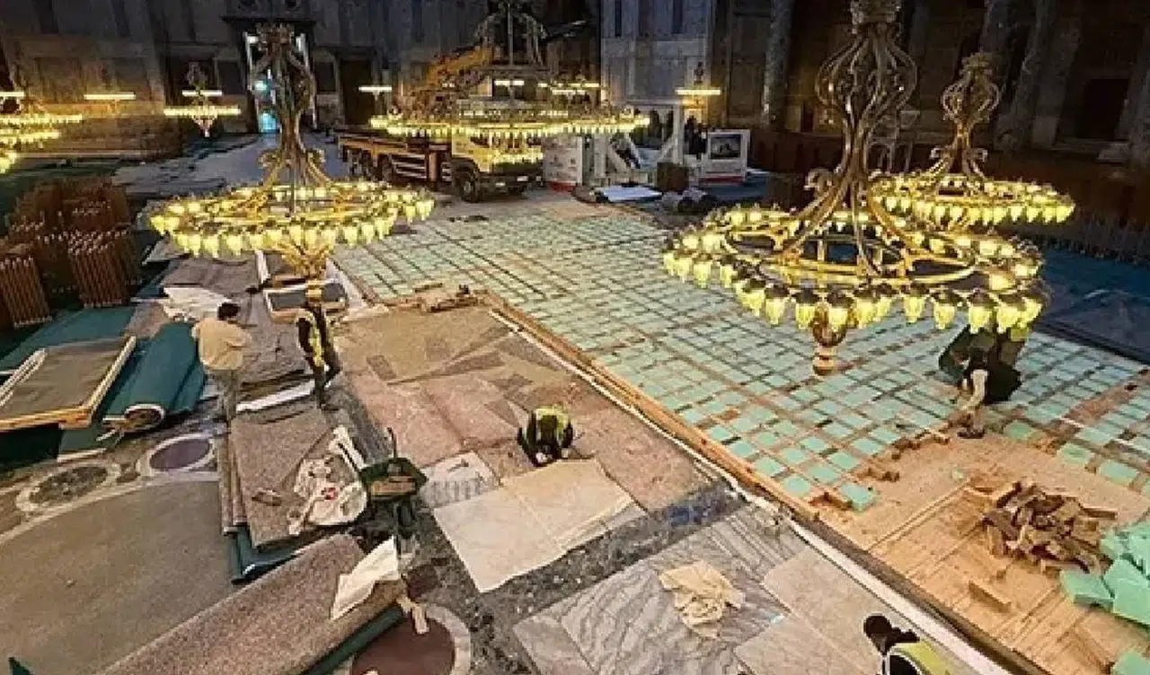 AYASOFYA’YA KAMYON SOKULDUĞU İDDİALARINA RESMİ AÇIKLAMA GELDİ!