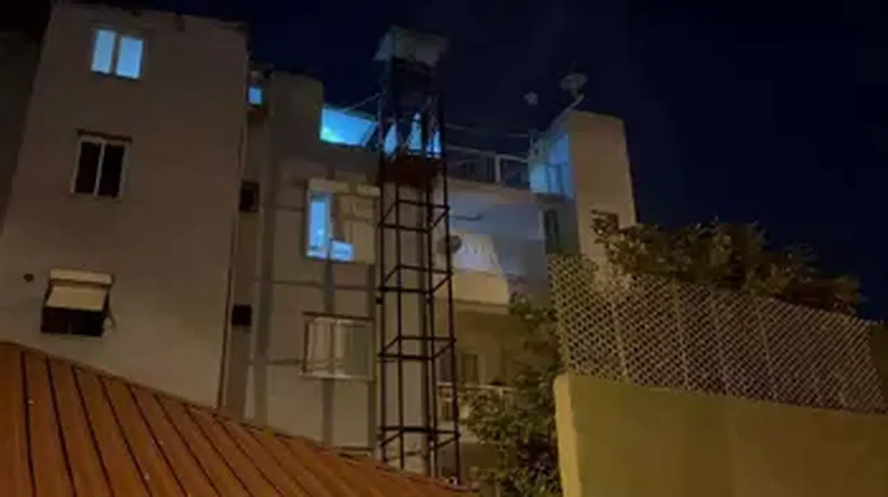 KARDEŞİ İÇİN YAPTIRDIĞI ENGELLİ ASANSÖRÜNDEN DÜŞEREK ÖLDÜ!