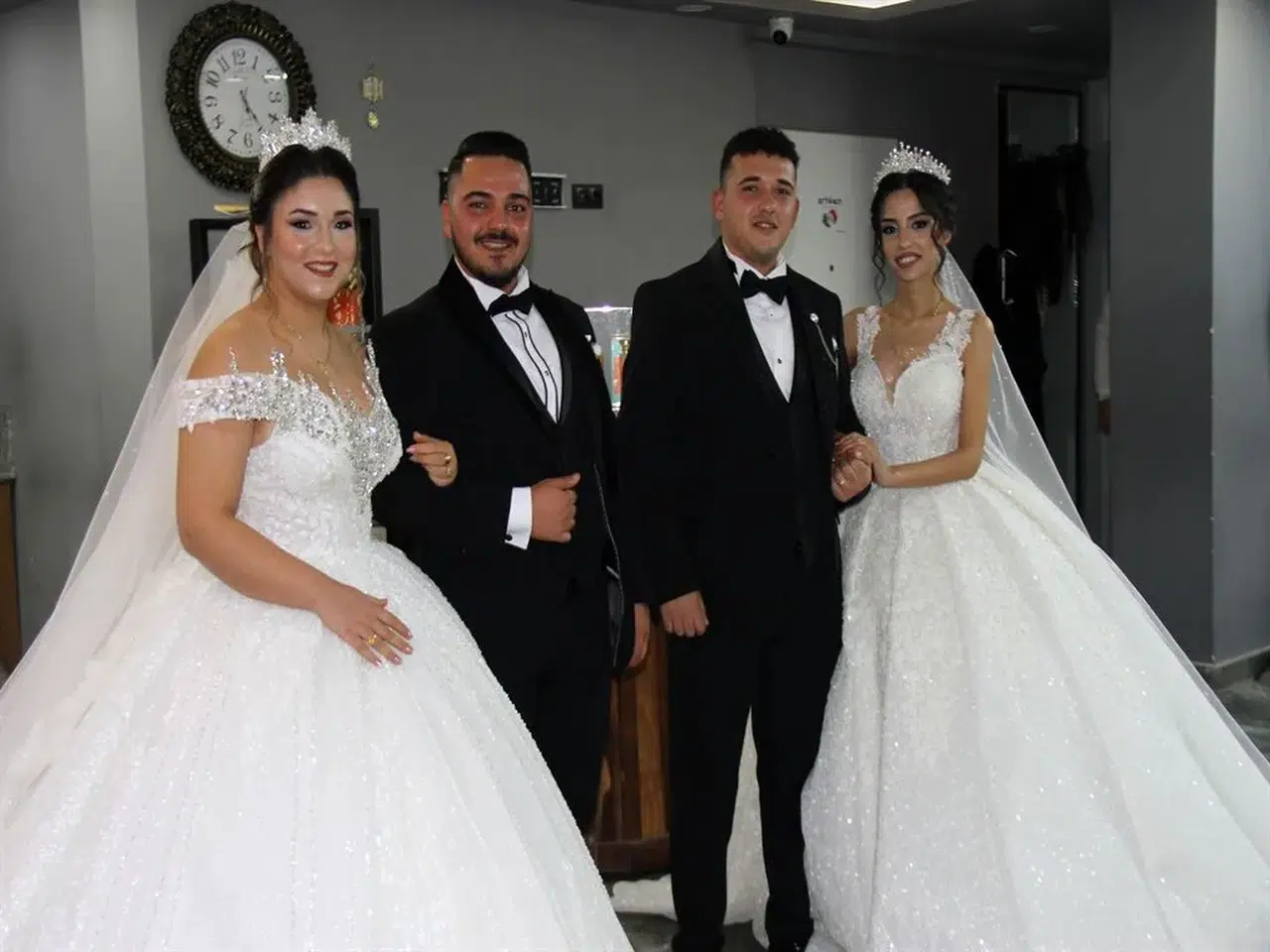 BABADAN KALMA GELENEĞİ YAŞATARAK AYNI GÜN EVLENDİLER!