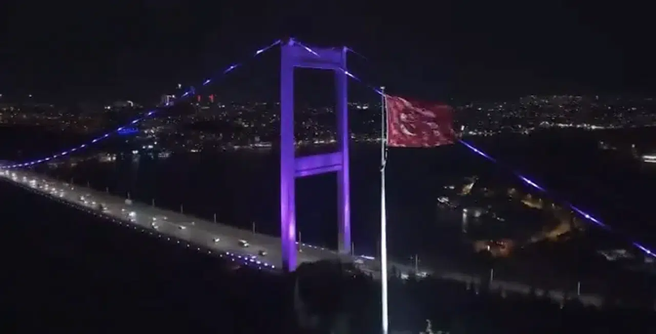 FSM KÖPRÜSÜ "DÜNYA PREMATÜRE GÜNÜ" İÇİN MOR IŞIKLA AYDINLATILDI!