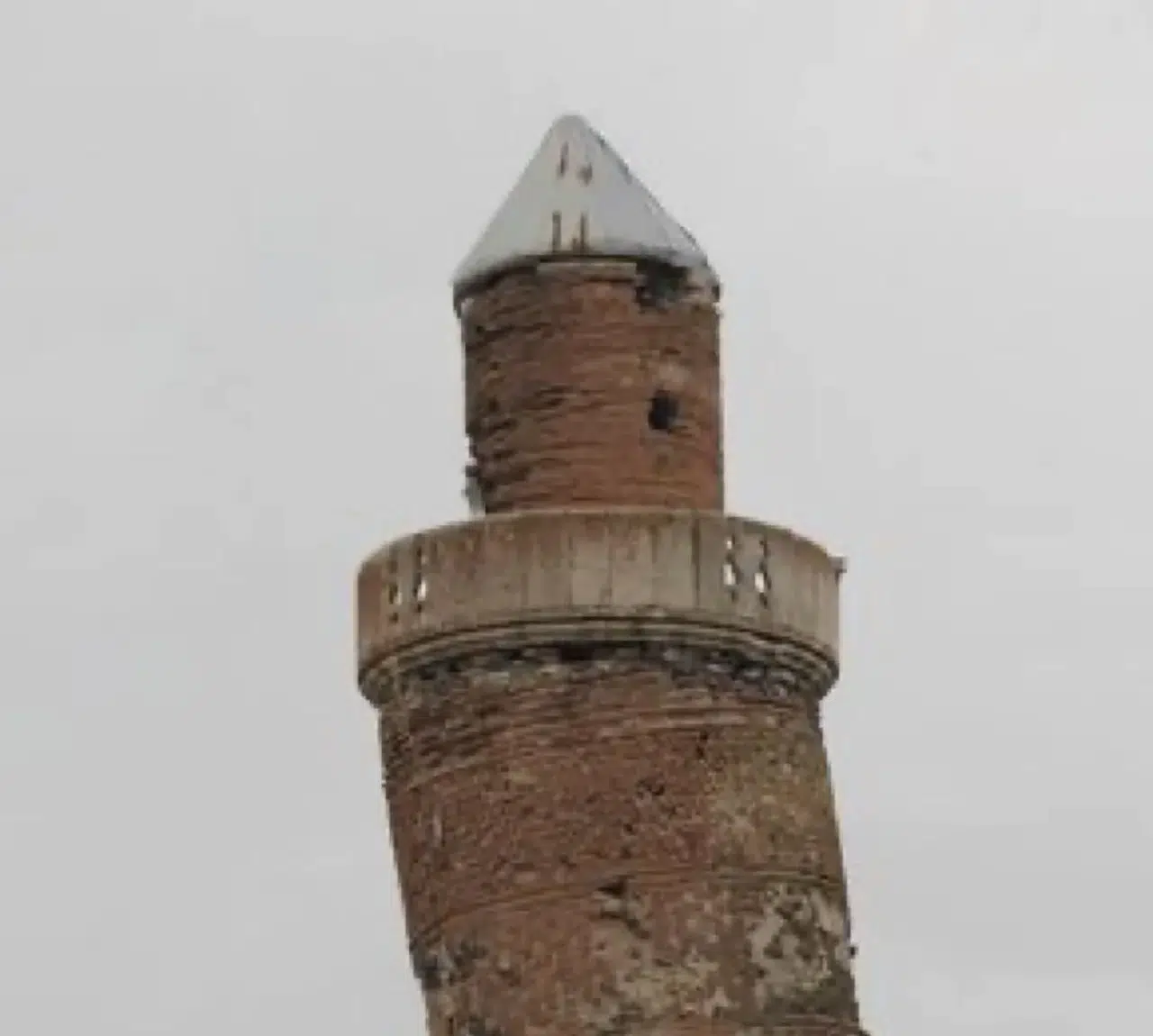 BU CAMİİ’NİN MİNARESİ PİSA KULESİ’NDEN DAHA EĞRİ!