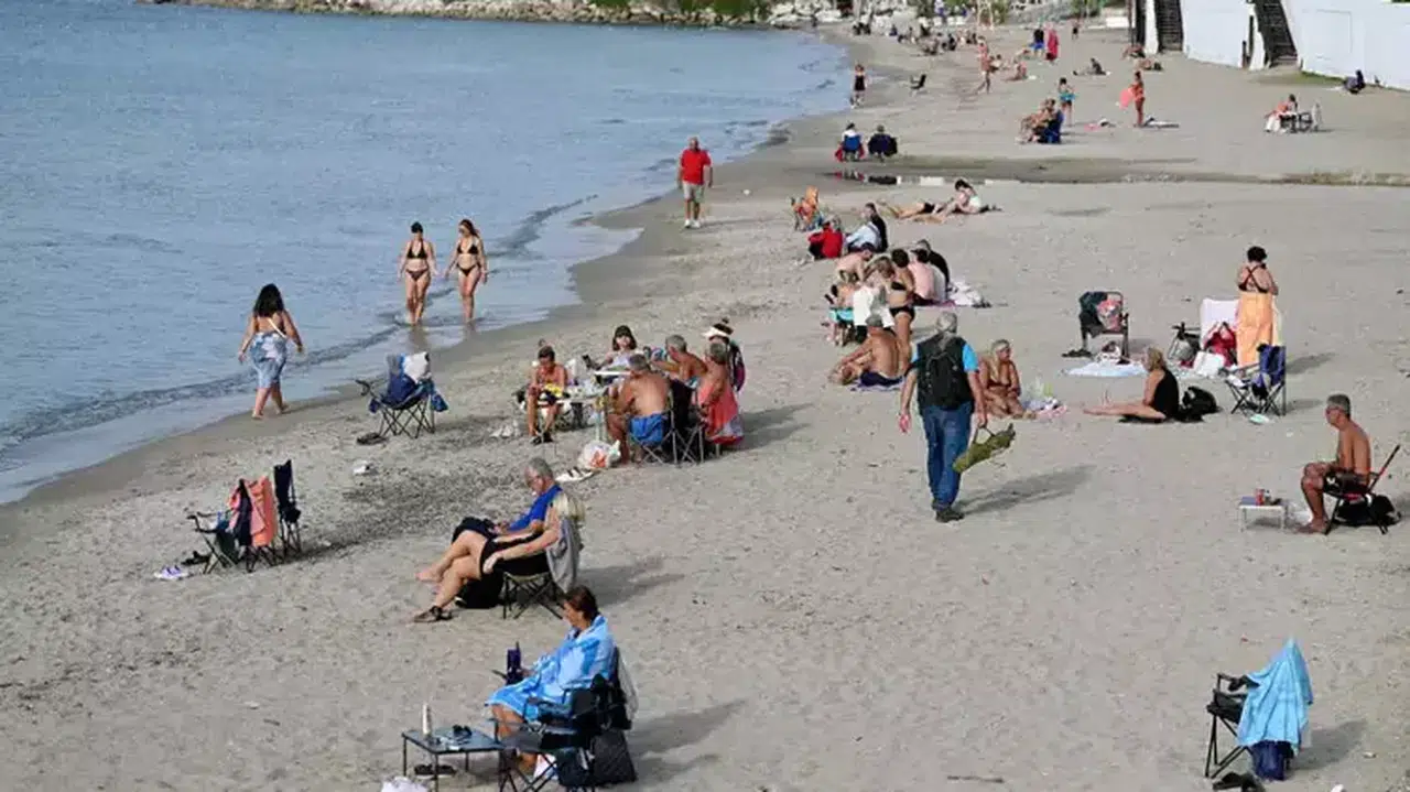 BURASI KUŞADASI...HAVALAR ISINMASI İLE HERKES DENİZE GİRDİ!