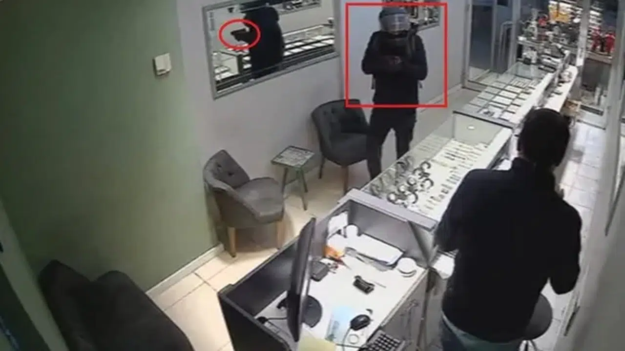 ORDU’DA SİLAHLA 5 KİLO ALTIN ALAN SOYGUNCUNUN KİMLİĞİ ŞOKE ETTİ!