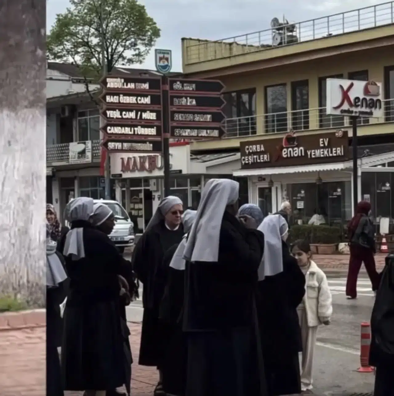 PAPA 14.LEO GELMEDEN RAHİBELER İZNİK’E AKIN ETTİ!