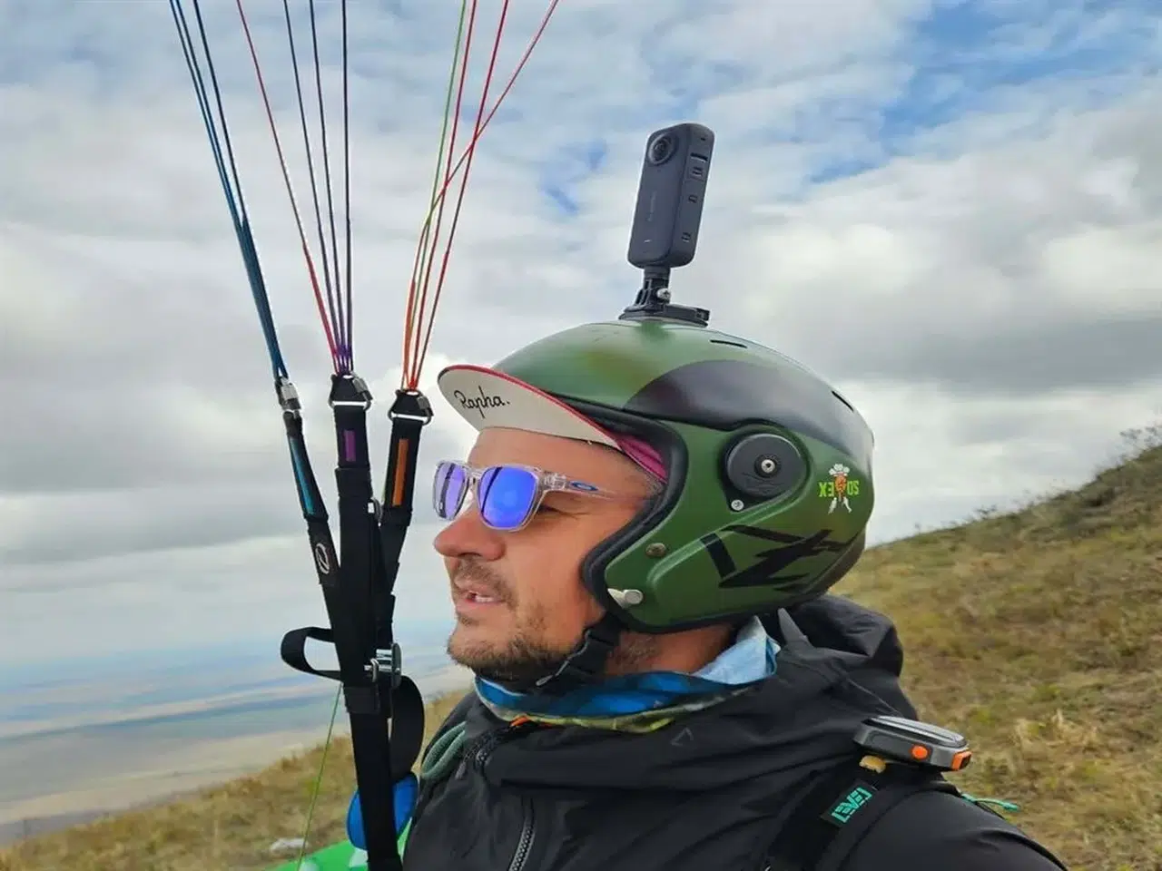 RUS PARAŞÜT PİLOTU BABADAĞ'DA KAYALIKLARA DÜŞEREK ÖLDÜ!