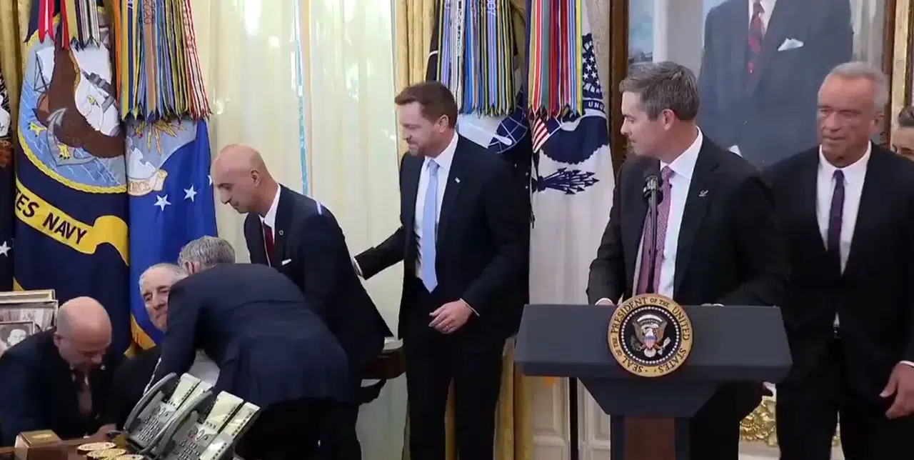 TRUMP'UN BASIN TOPLANTISINDA FENALAŞTI! İLK MÜDAHALEYİ ÖZ YAPTI!