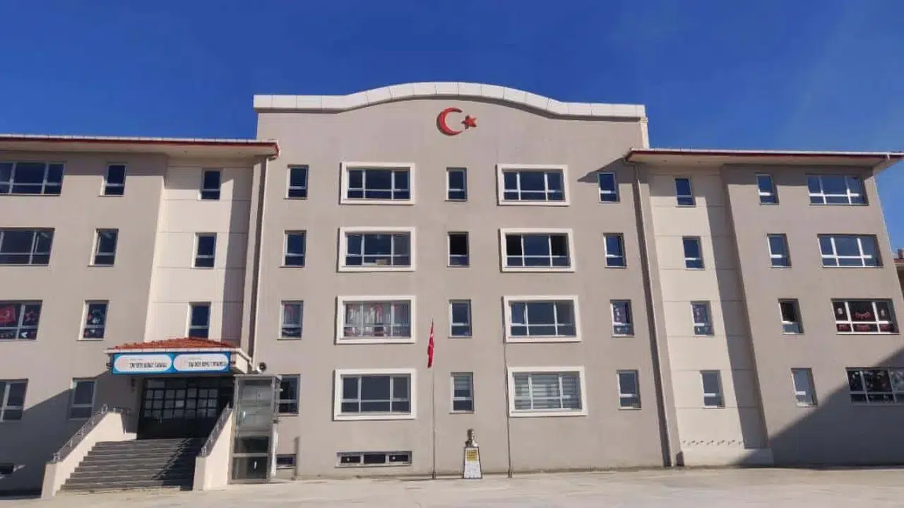 SİLİVRİ’DE SERVİS ŞOFÖRÜ İKİ ÖĞRENCİYİ KAÇIRMAK MI İSTEDİ?