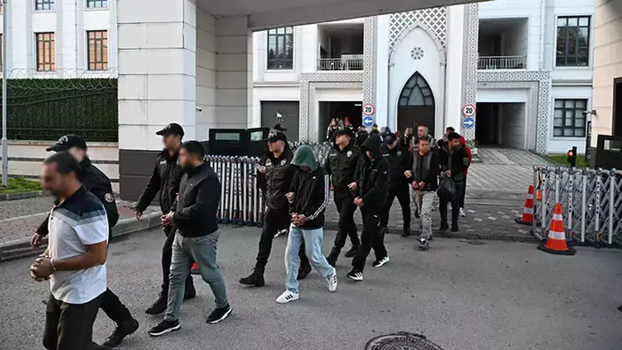 11 İLDE BUNGALOV DOLANDICILIĞI YAPAN 37 KİŞİ GÖZALTINA ALINDI!