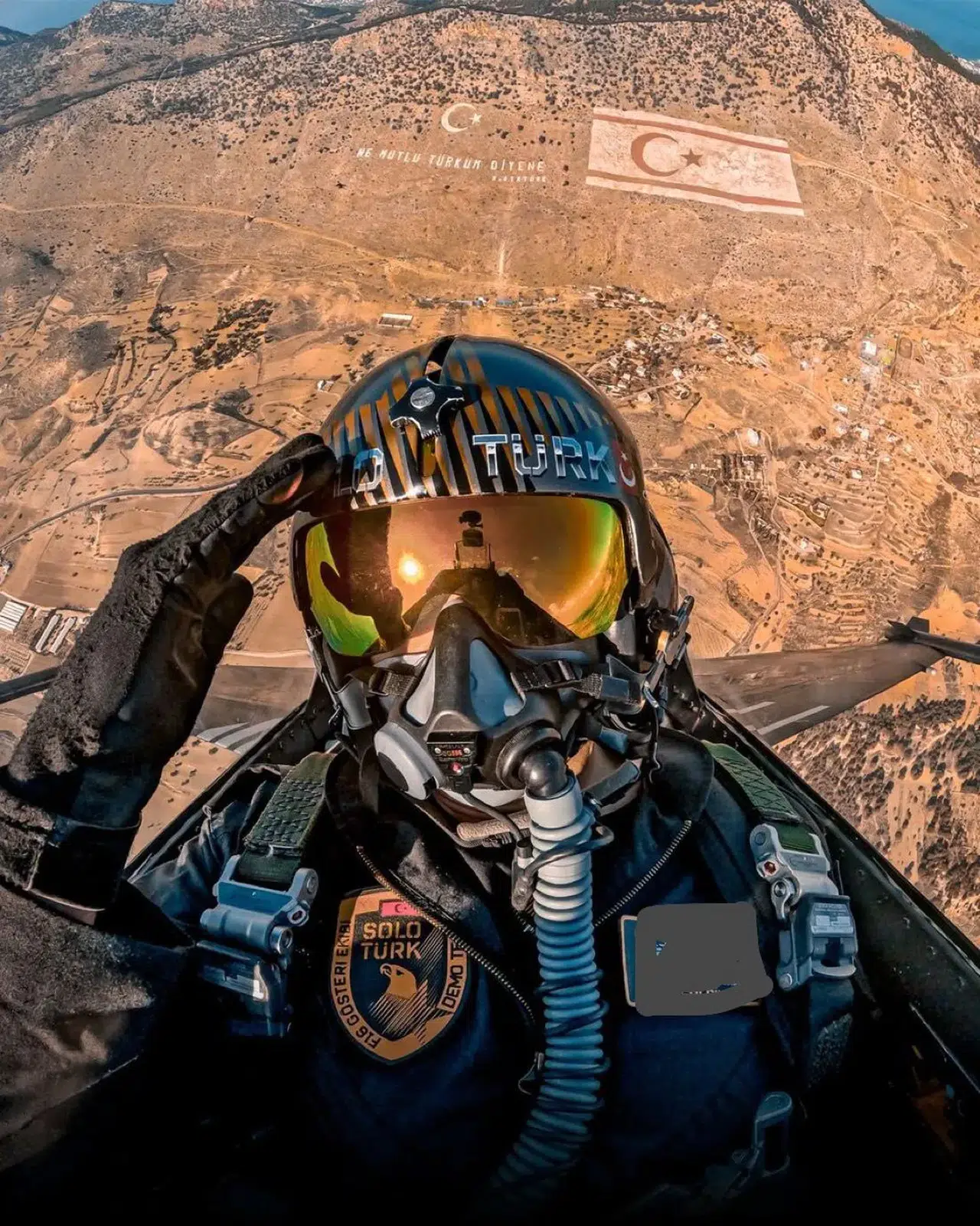 BU FOTOĞRAF YUNANİSTAN’DA GÜNDEMDEKİ YERİNİ HALA KORUYOR!