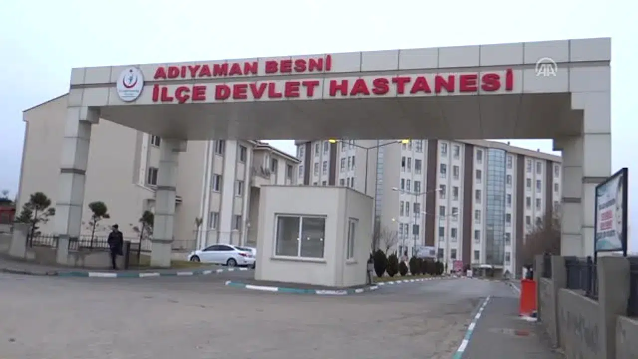 70 ÖĞRENCİ YEDİKLERİ YEMEKTEN ZEHİRLENEREK HASTANEYE KALDIRILDI!