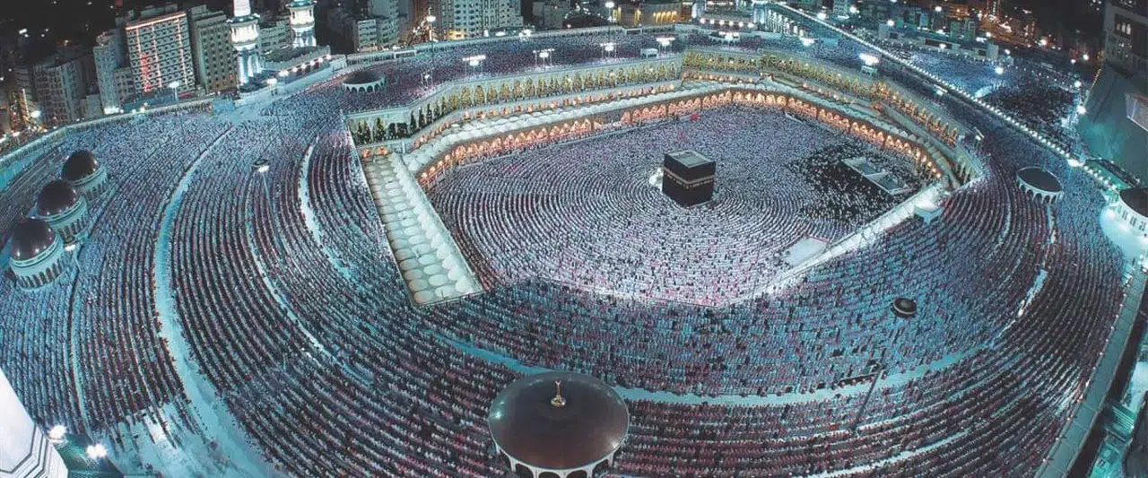 SUUDİ ARABİSTAN'DA UMREYE GELEN OTOBÜS TANKERLE ÇARPIŞTI!