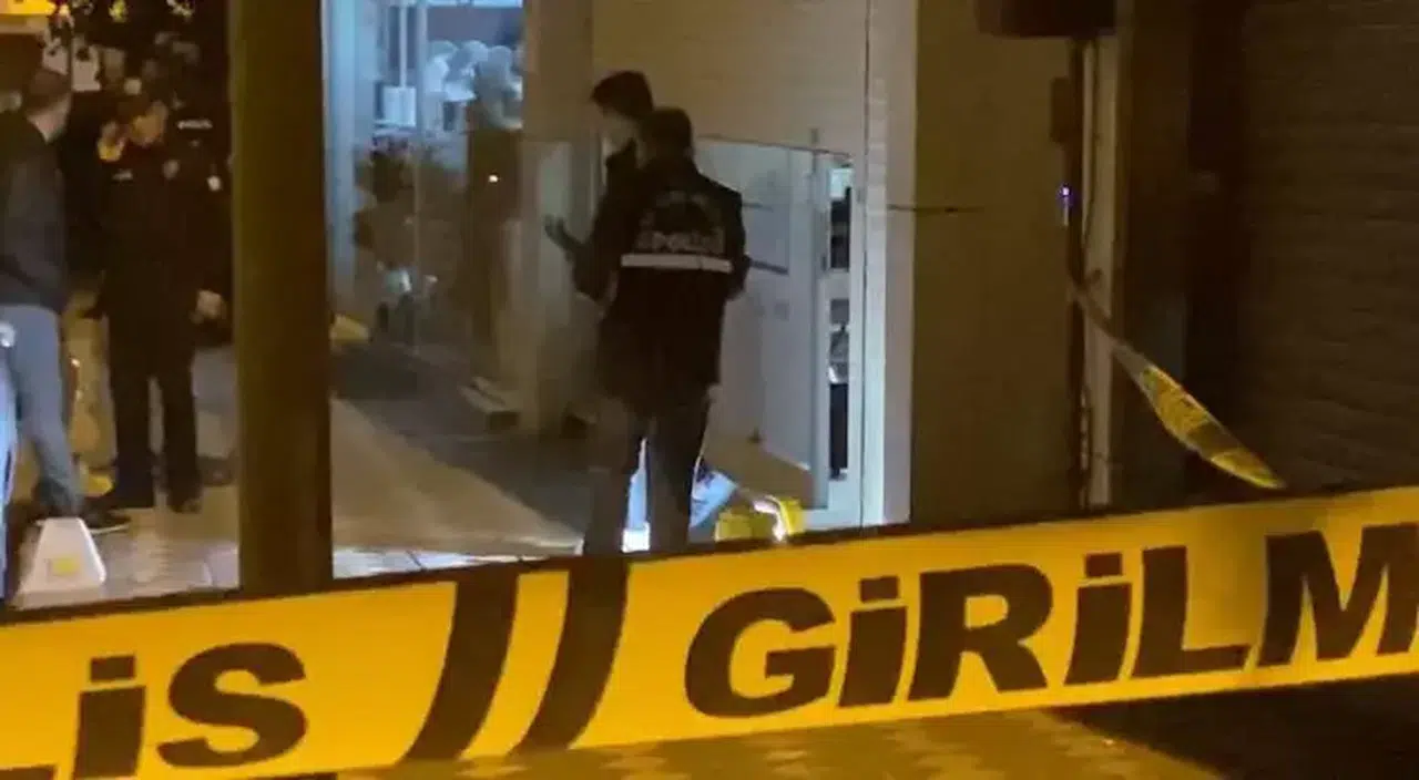 ZEYTİNBURNU'NDAKİ SİLAHLI ÇATIŞMADA 2 KİŞİ ÖLDÜ 1 KİŞİ YARALANDI!