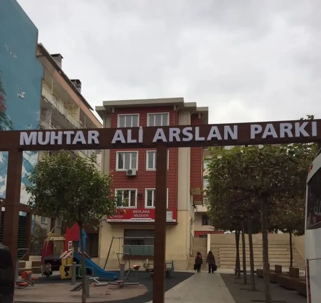 GÜNGÖREN AKINCILAR MAHALLESİ HALKI UYUŞTURUCU SATICILARINDAN DERTLİ!
