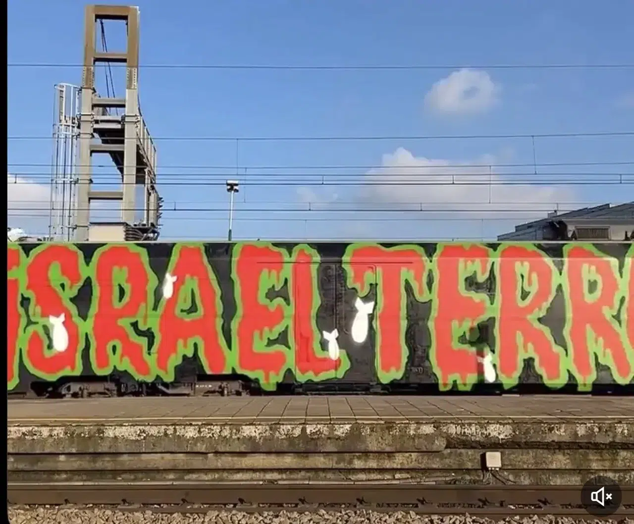 BELÇİKA’DA TRENE “İSRAİL TERÖR DEVLETİDİR!” GRAFİTİ YAZILDI!