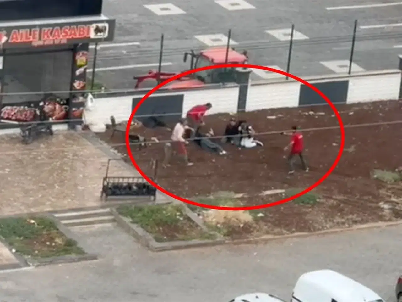 KASAP DÜKKANINDA BAŞLAYAN KAVGA SOKAKTA CİNAYETLE SONUÇLANDI!