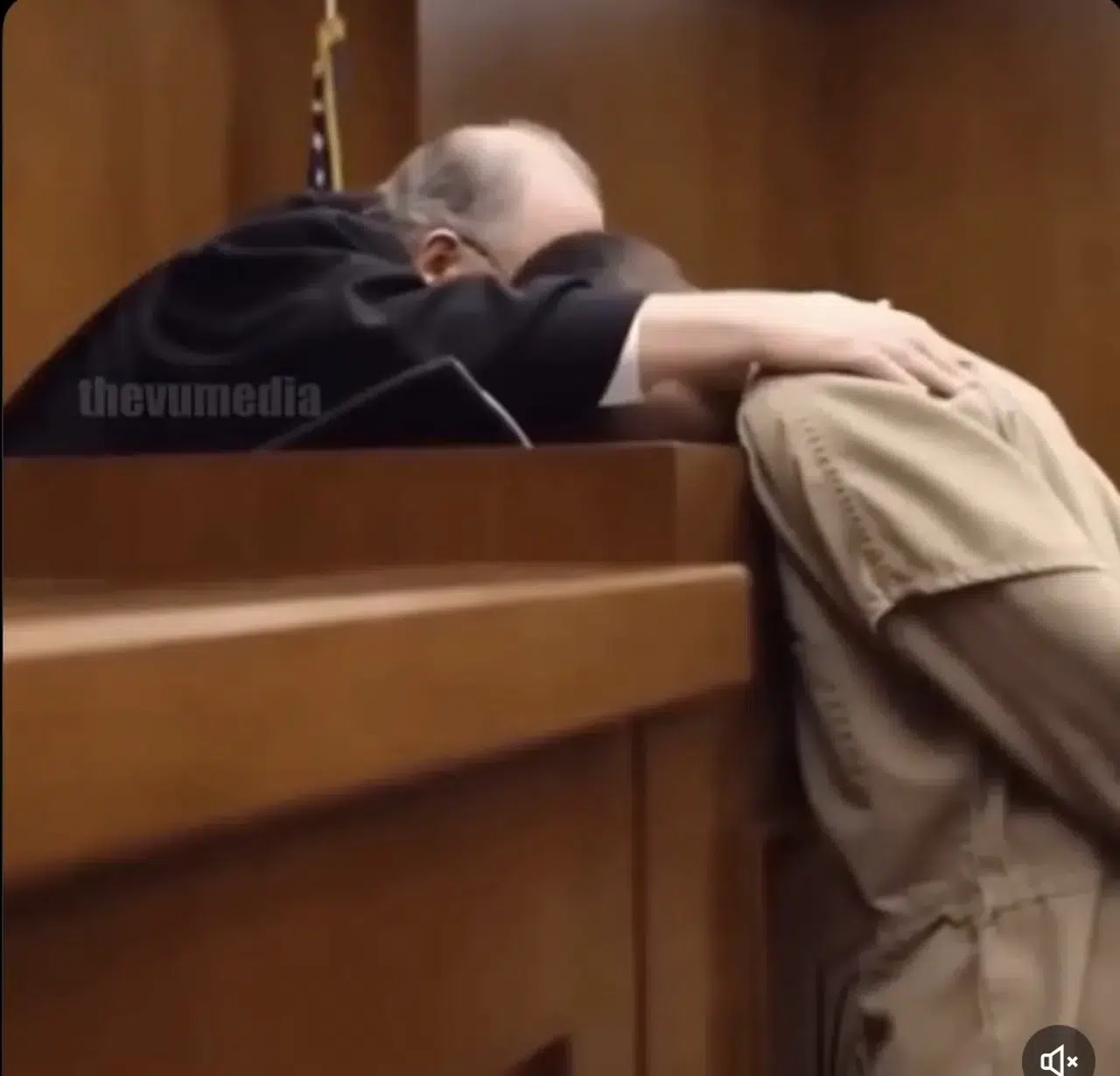 AMERİKA’DA YARGIÇ İLE BİR ŞÜPHELİ ARASINDAKİ DİYALOG BÜYÜK İLGİ GÖRDÜ!