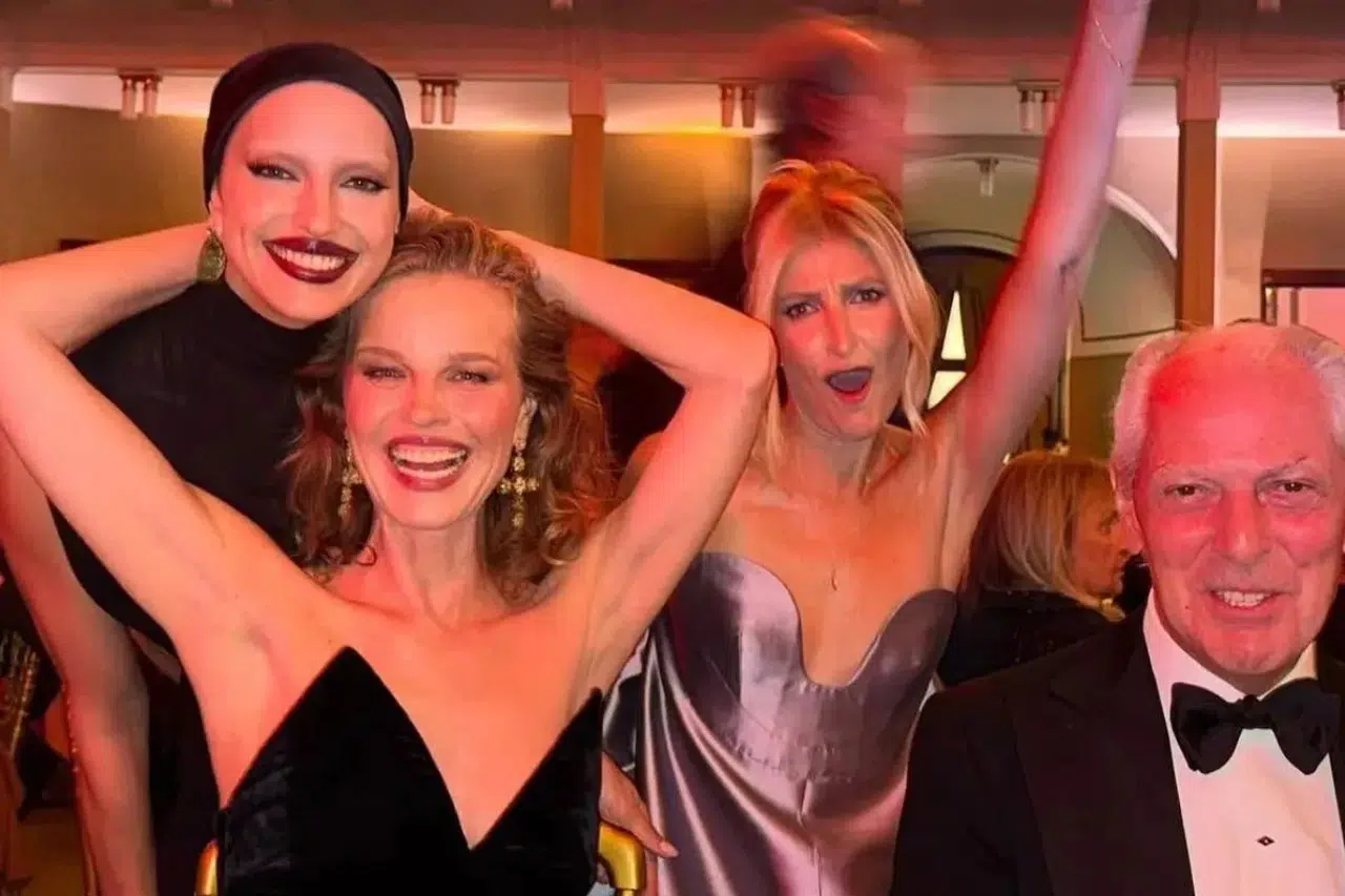 DÜNYACA ÜNLÜ ÇEK MODEL MAXOVA TÜRK İŞADAMI İLE EVLENDİ!