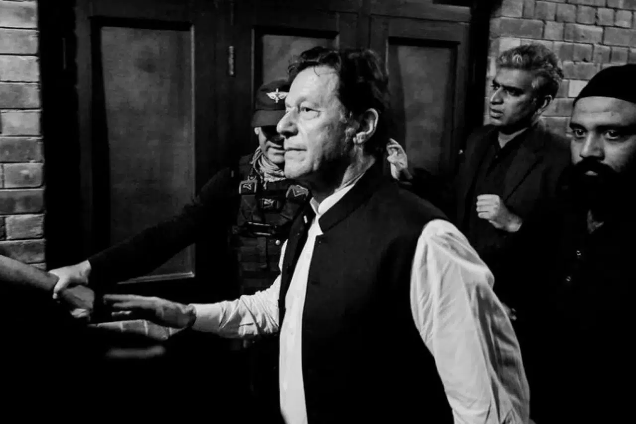 İMRAN HAN’IN TECRİT İLE AKLINI OYNATMASI İSTENDİĞİ ORTAYA ÇIKTI!