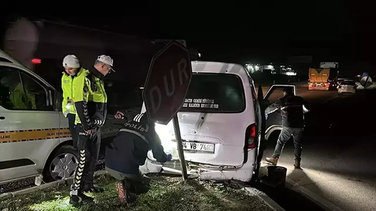 POLİSTEN KAÇAN MİNİBÜSTE BULUNAN 20 KAÇAK GÖÇMEN YAKALANDI!