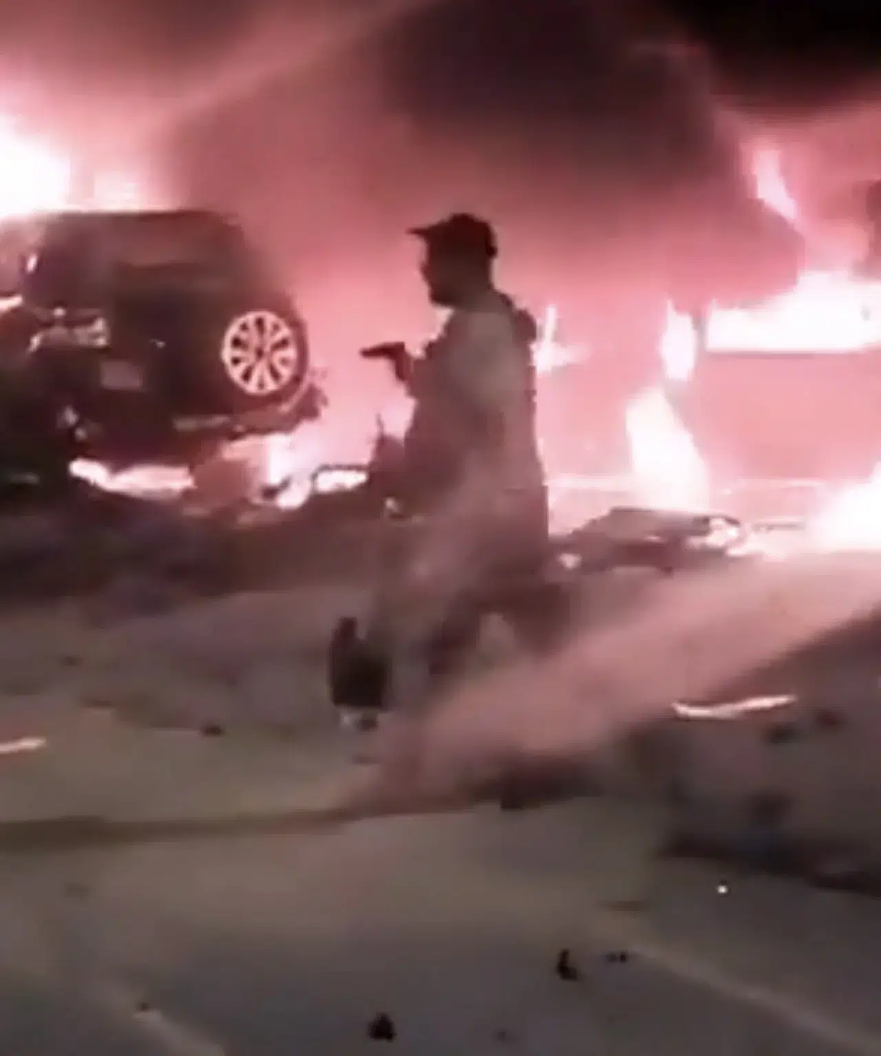 PAKİSTAN’DA ASKERİ BİRLİĞE SİLAHLI VE BOMBALI SALDIRI YAPILDI!